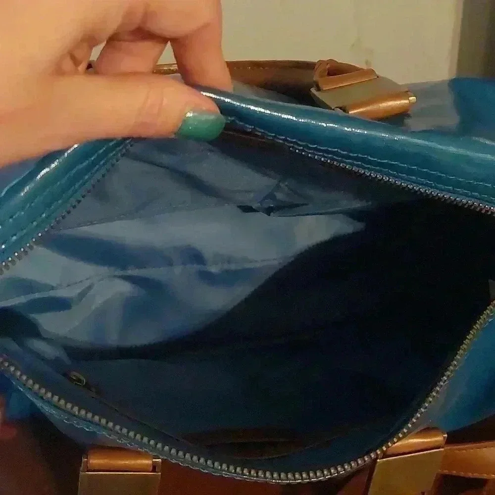 NWOT Simply Vera by Vera Wang Blue purse - Picture 3 of 9